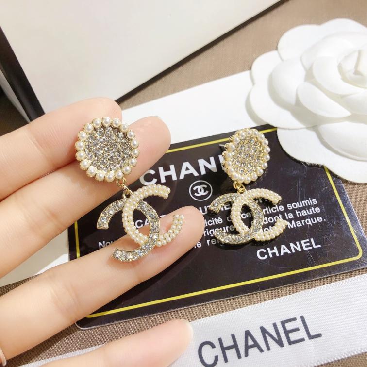 A633      Chanel earring 107367