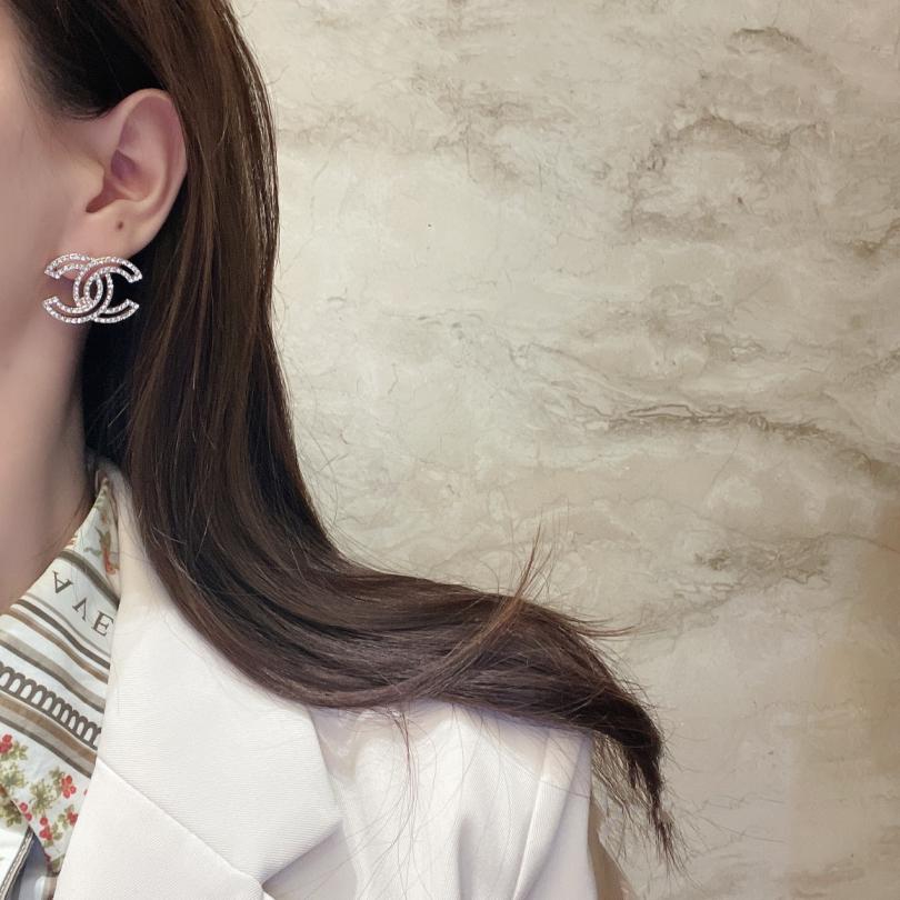 A637     Chanel earring 107385