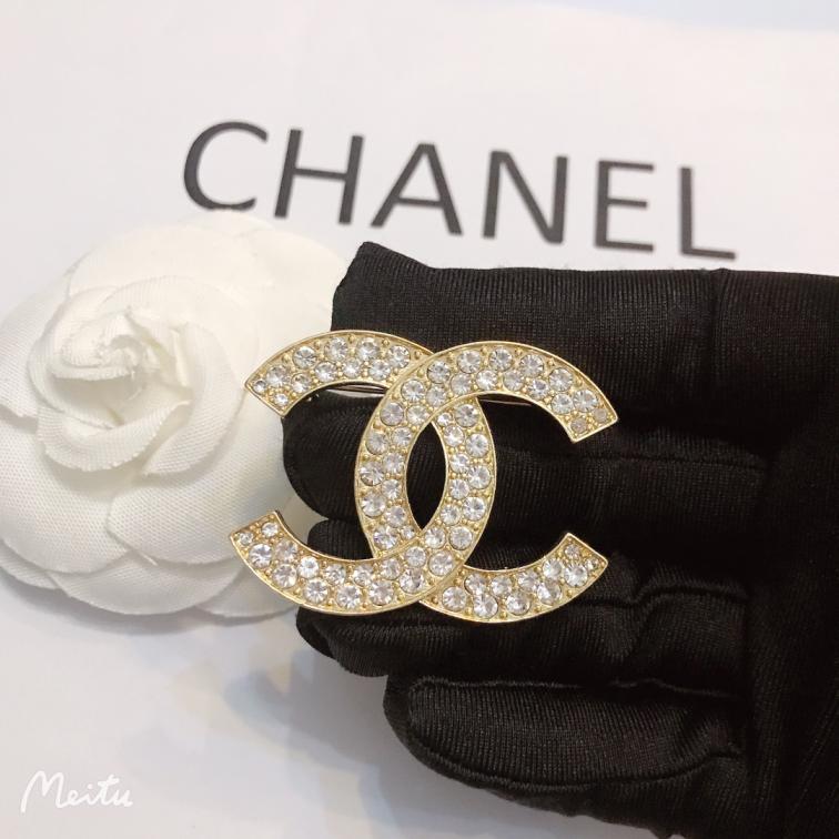 Chanel brooch 106124