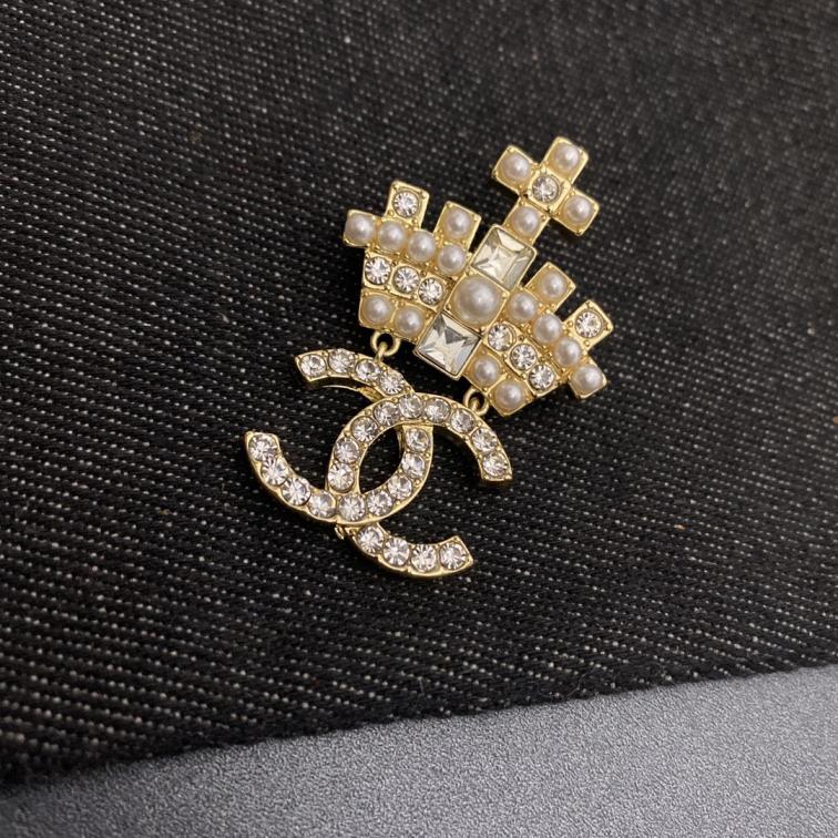 Chanel brooch 106686