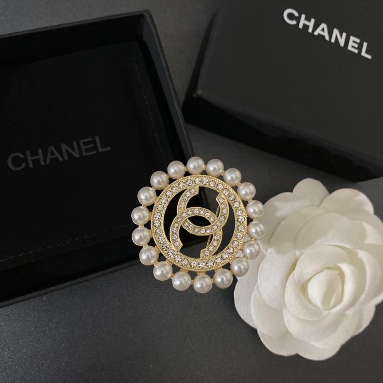 Chanel brooch 106737