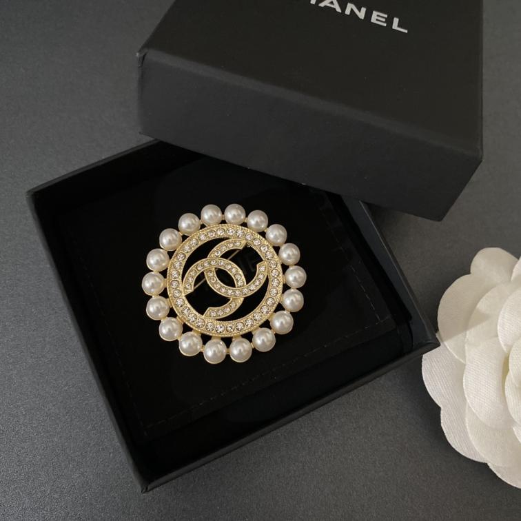 Chanel brooch 106737