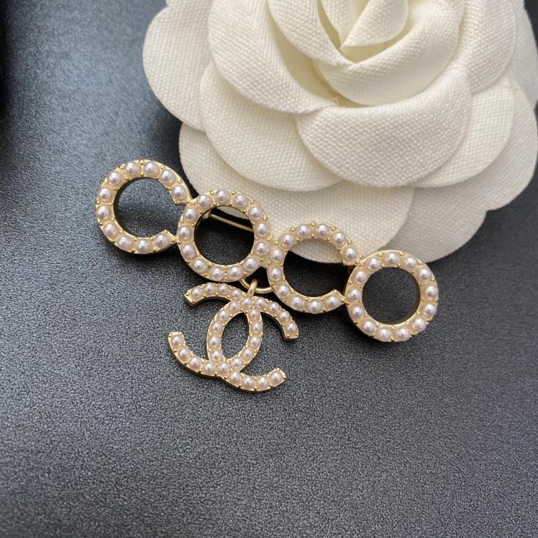 Chanel brooch 107182