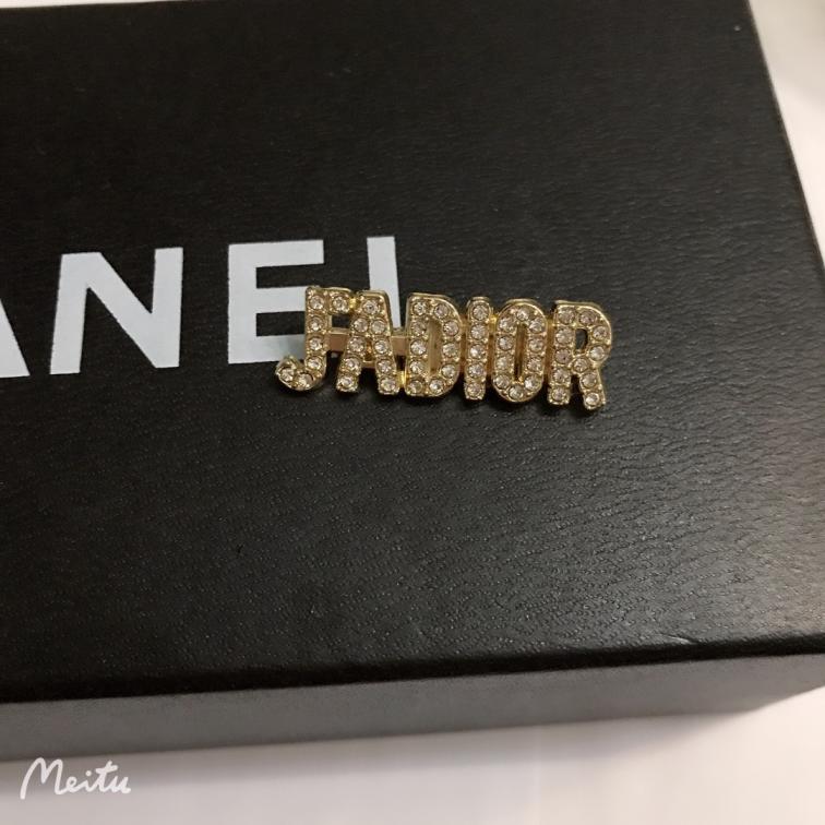 Dior brooch 106696