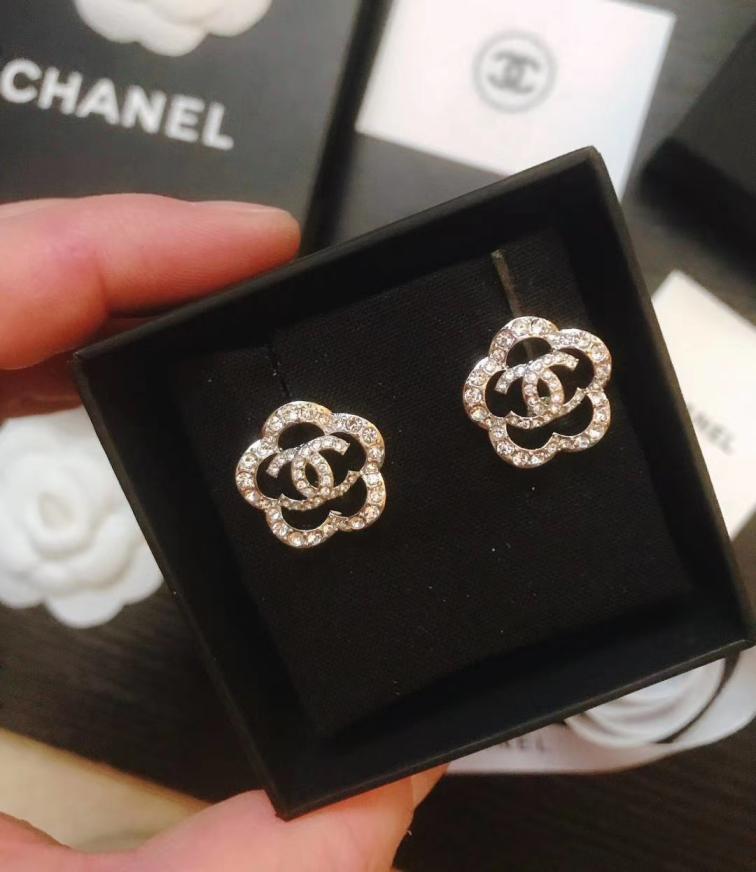 A050 Chanel earring 104451