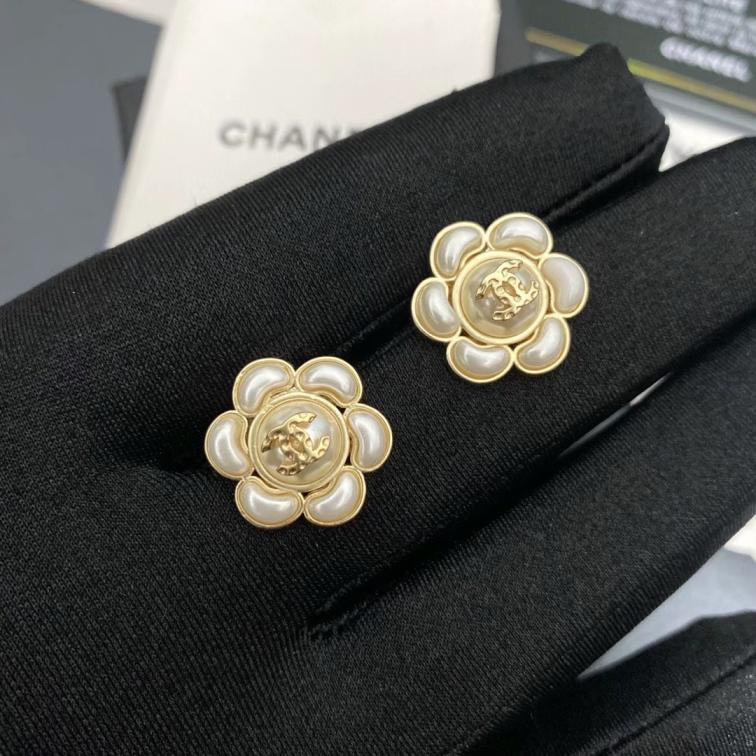 A624 Chanel earring 104676