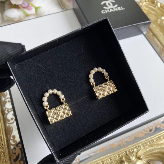 A372 Chanel earring 104441