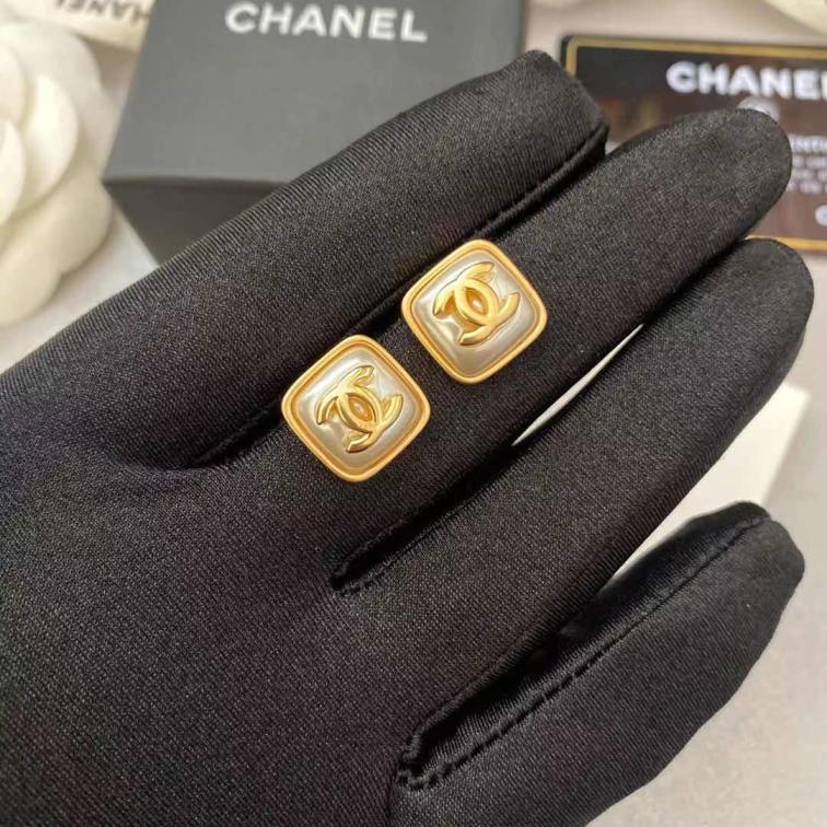 A632 Chanel earring 104803