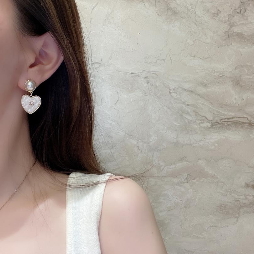 A606   Chanel earring 106769