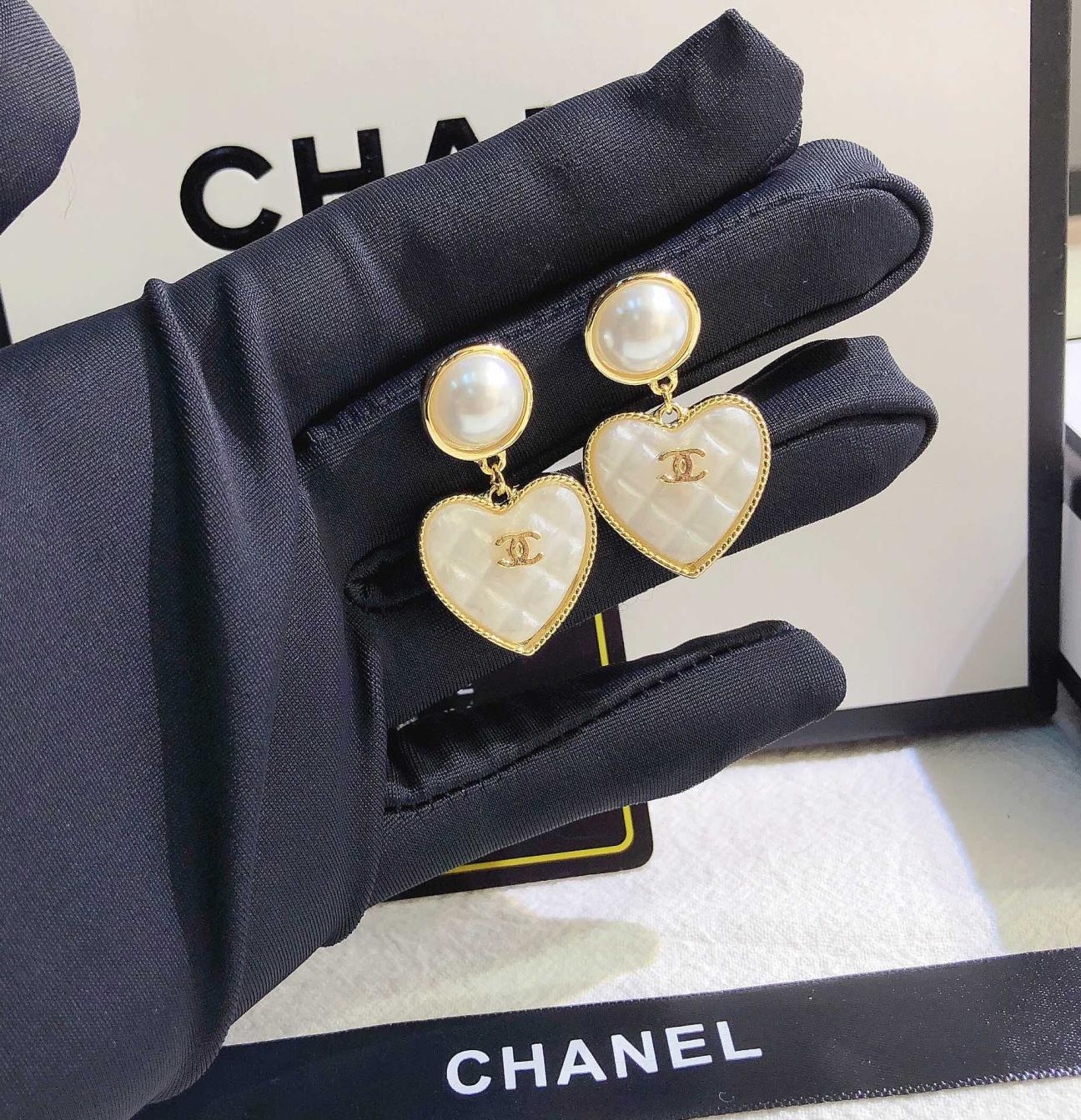 A606   Chanel earring 106769