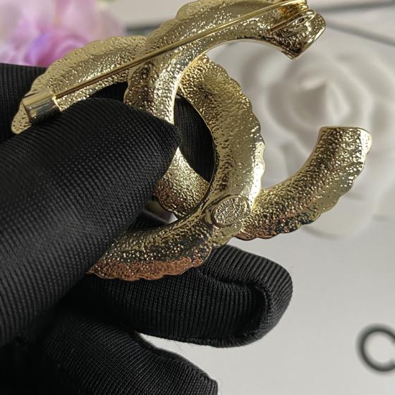 C157 Chanel brooch 104437