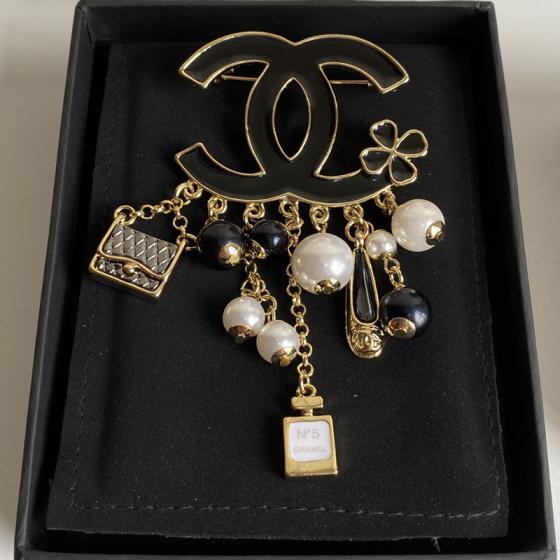 C169 Chanel brooch 104604