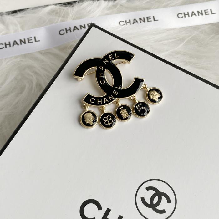 C067 Chanel brooch 104732