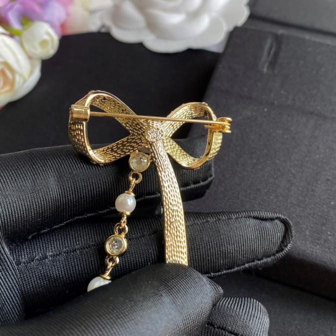 C092 Chanel brooch 104831