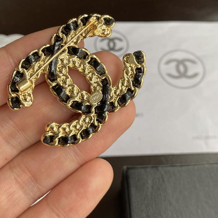 C019 Chanel brooch 104832
