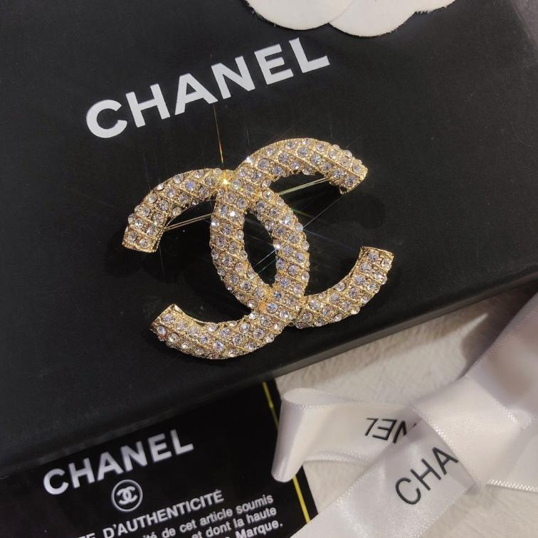 D003  Chanel brooch 106249