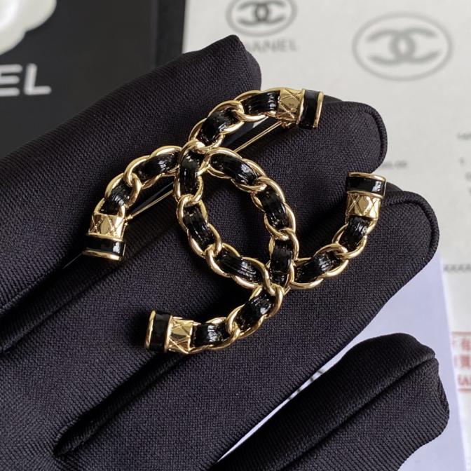 C071 Chanel brooch 106384