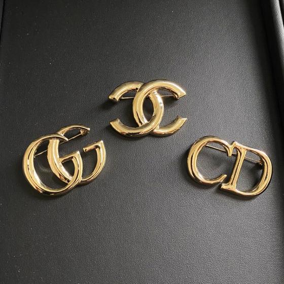 C079 Chanel brooch 104695