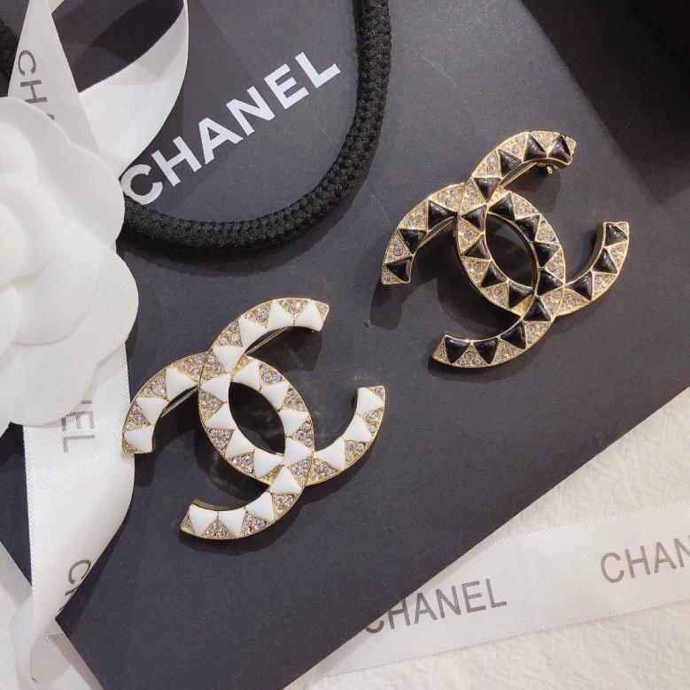Chanel brooch 106519