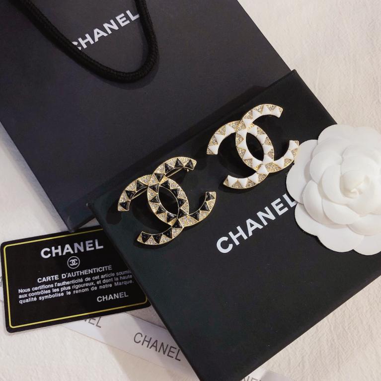 Chanel brooch 106519
