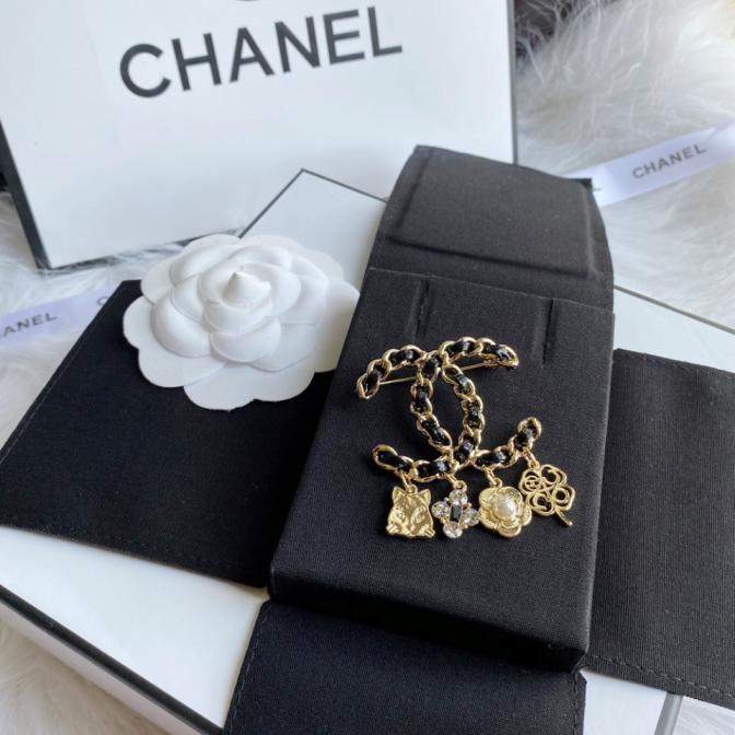 C090 Chanel brooch 106535