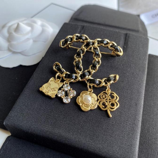 C090 Chanel brooch 106535