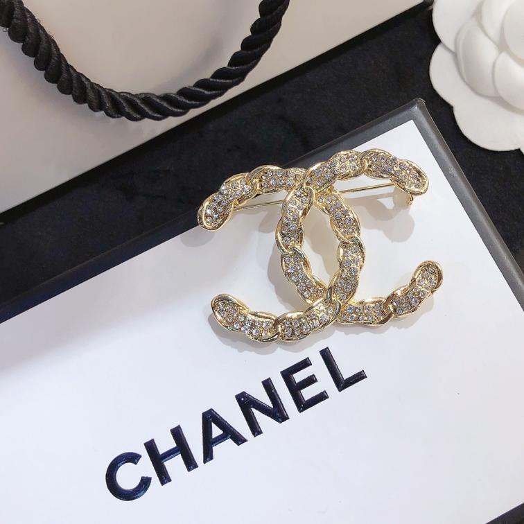 D018  Chanel brooch 106783