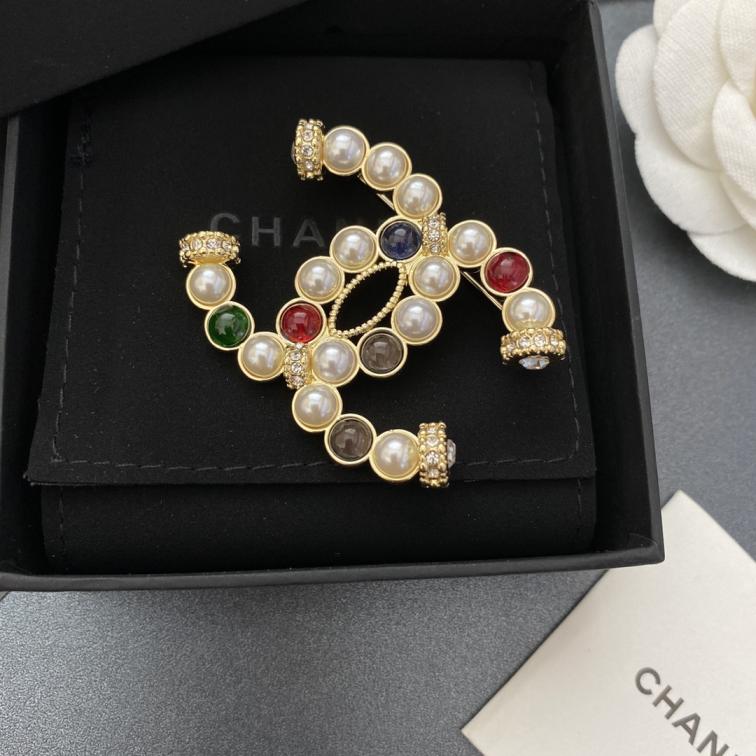 C122 Chanel brooch 106836