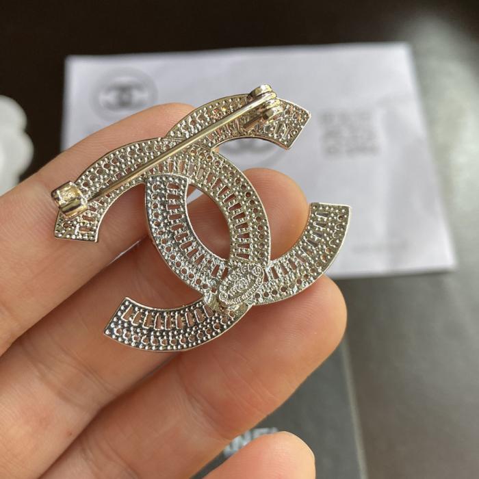 D018 chanel brooch 106859