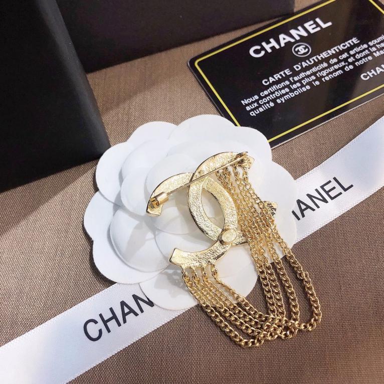 D036   Chanel brooch 106908
