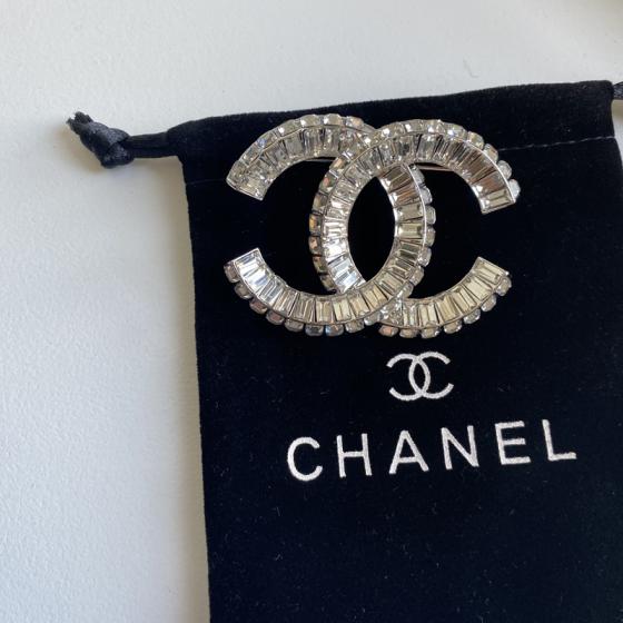 C116 Chanel brooch 106948