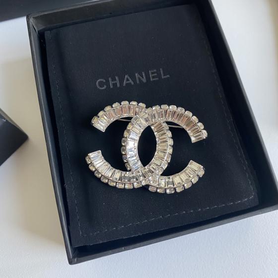 C116 Chanel brooch 106948