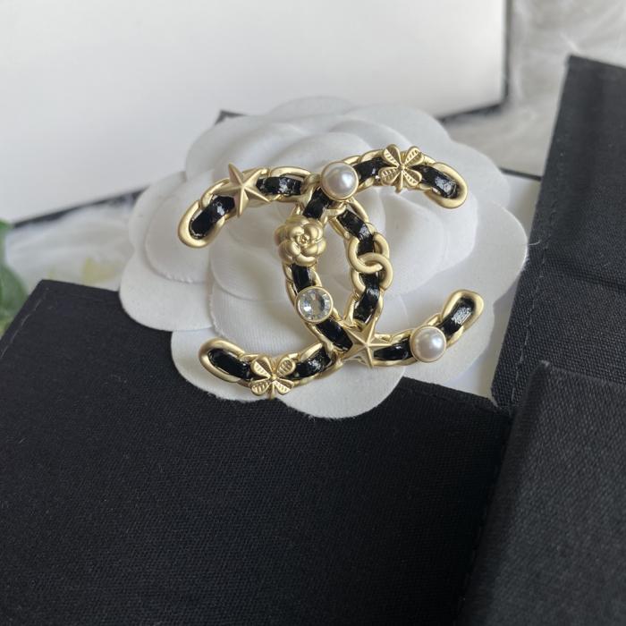 C109 Chanel brooch 106976