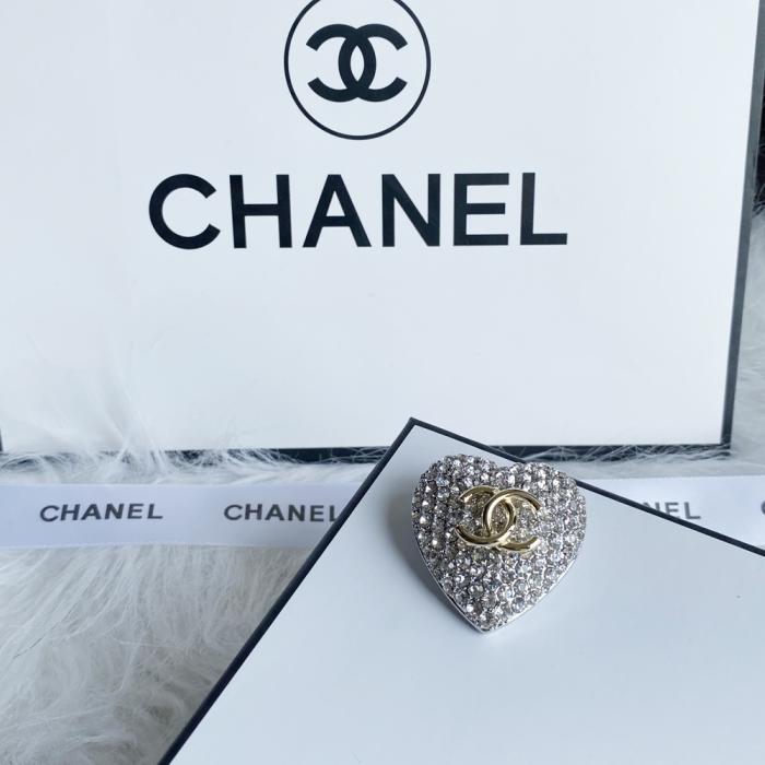 C099 Chanel brooch 106997
