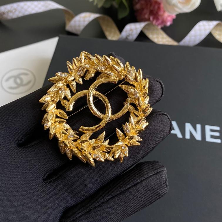 C193  Chanel brooch 107001