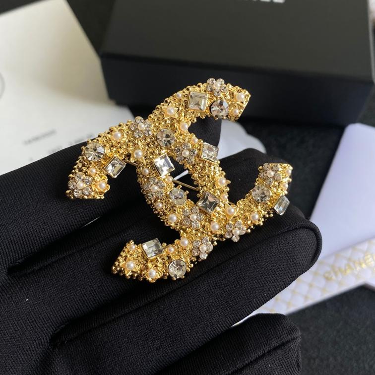 C135  Chanel brooch 107087