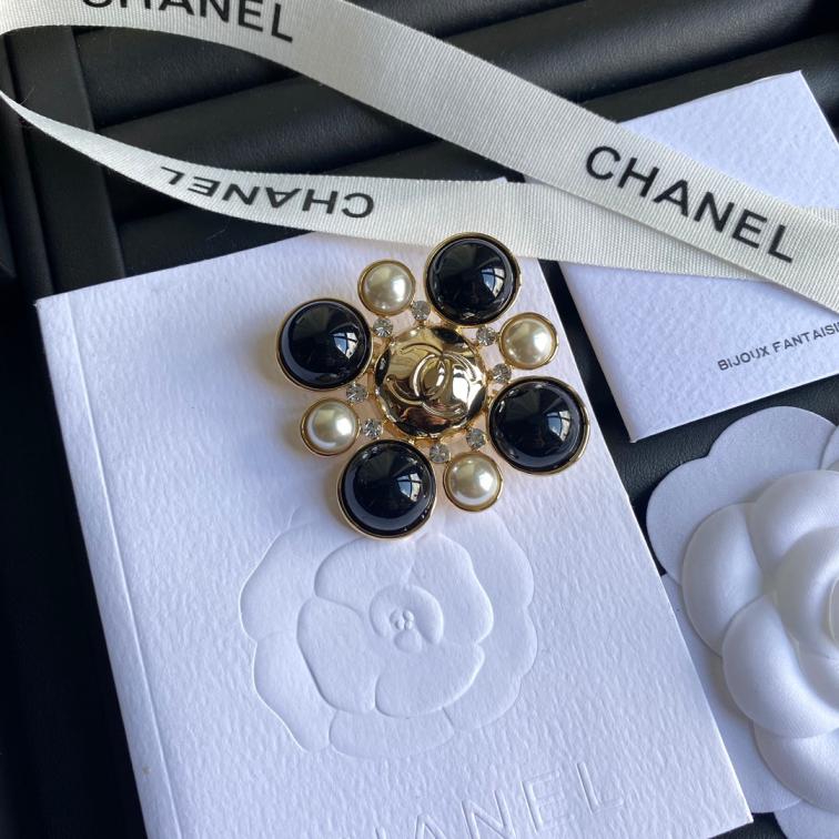 C123 Chanel brooch 107105