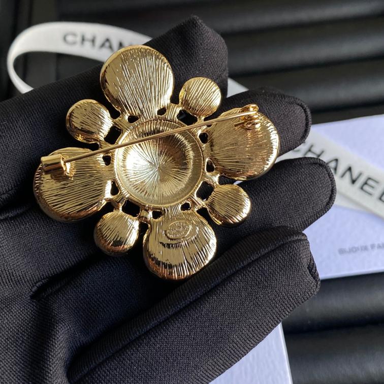 C123 Chanel brooch 107105