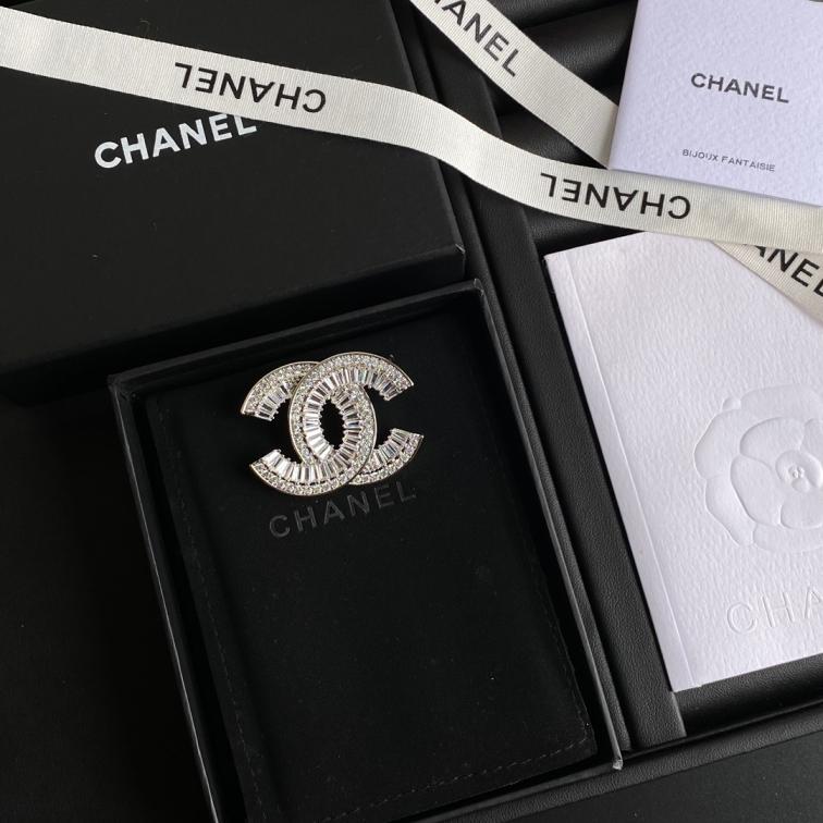 D032 Chanel brooch 107149