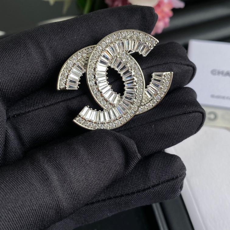 D032 Chanel brooch 107149