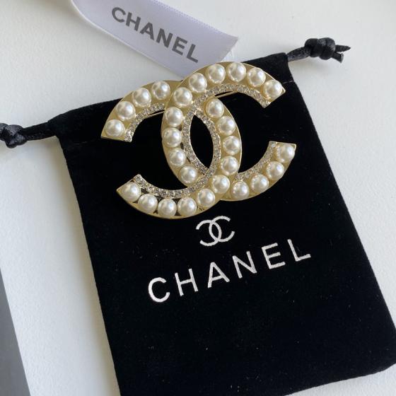 C036 Chanel brooch 107164
