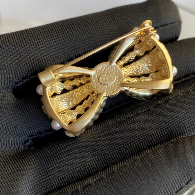 C105-chanel brooch 107170