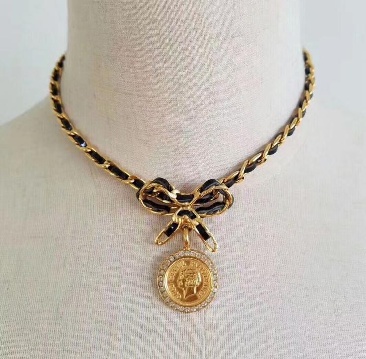 B173  Chanel necklace choker 104575
