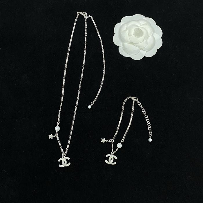 B169 Chanel necklace