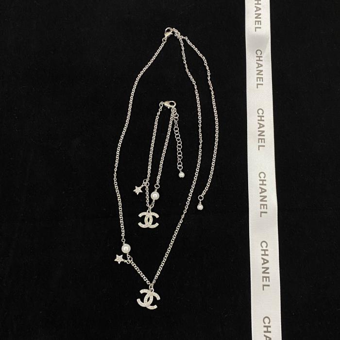 B169 Chanel necklace
