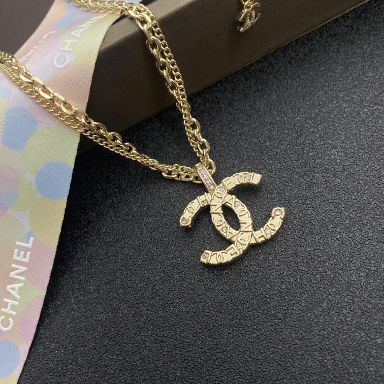 B084 Chanel necklace 104898