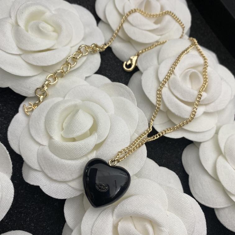 B090 Chanel necklace 105618