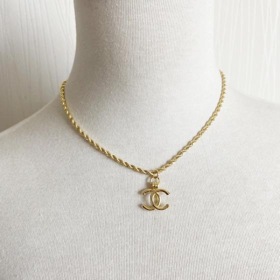 B138  Chanel necklace 105869