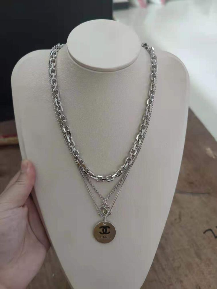 Chanel necklace 106296