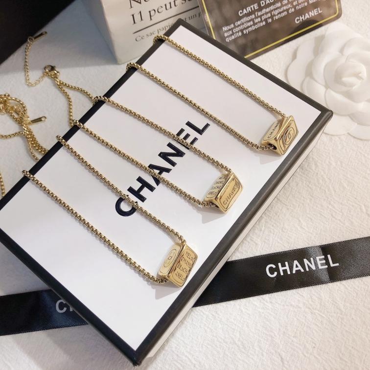 X373   Chanel necklace 106905